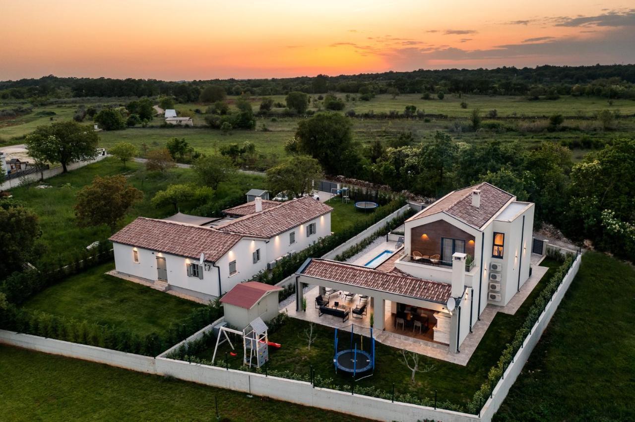 Villa Nobu Mali Vareški 外观 照片